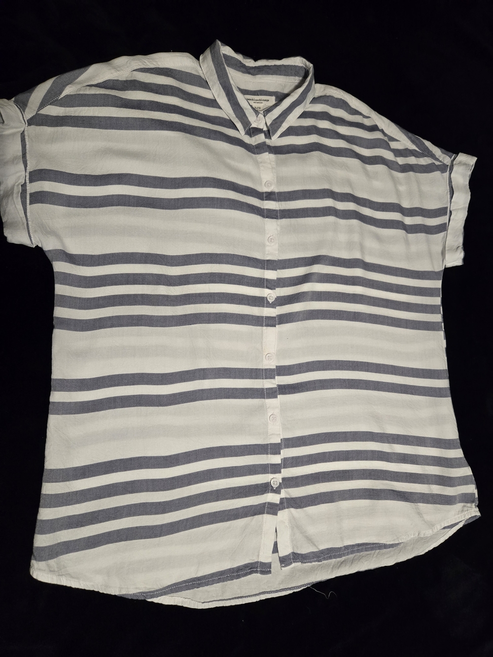beachlunchlounge White & Gray Striped Short-Sleeve Button-Down Shirt
